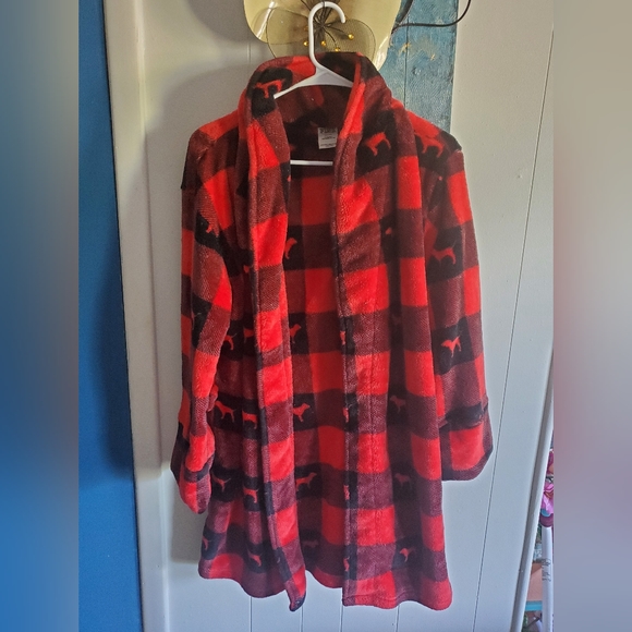 VS Robe - Picture 1 of 2